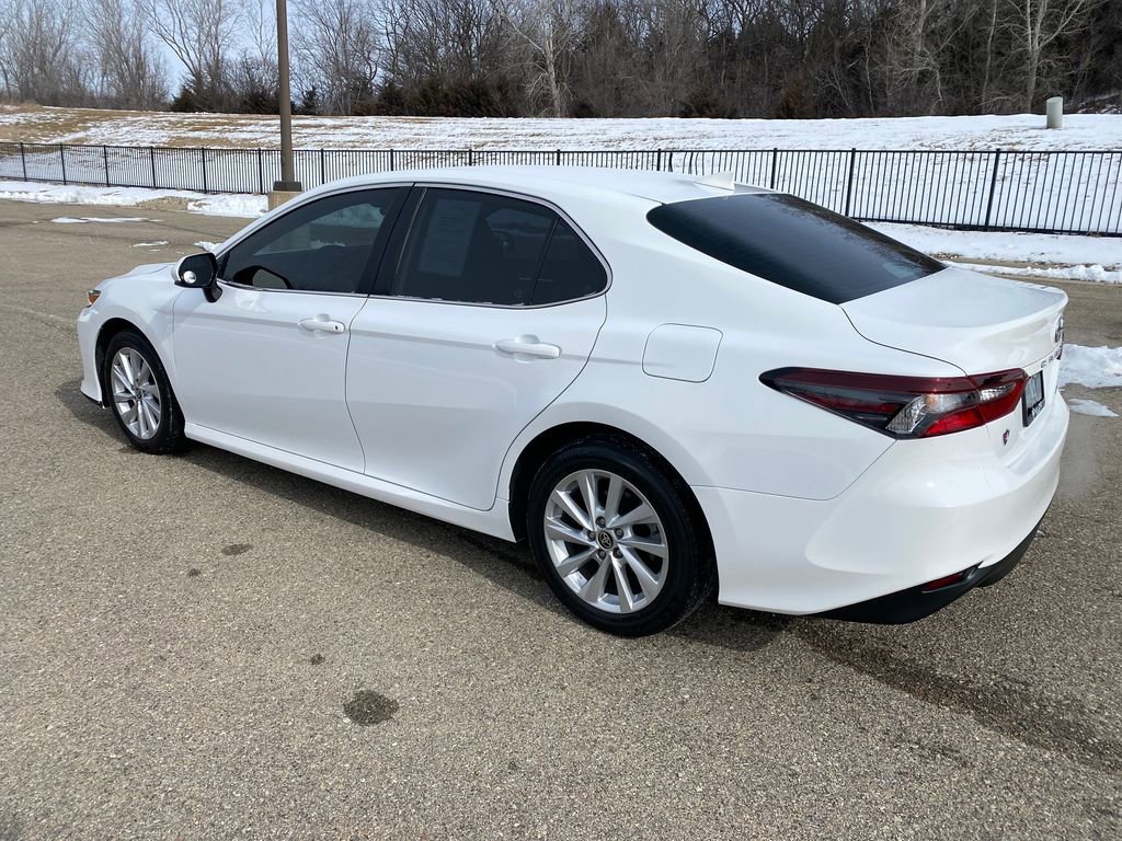 Used 2024 Toyota Camry LE image 4
