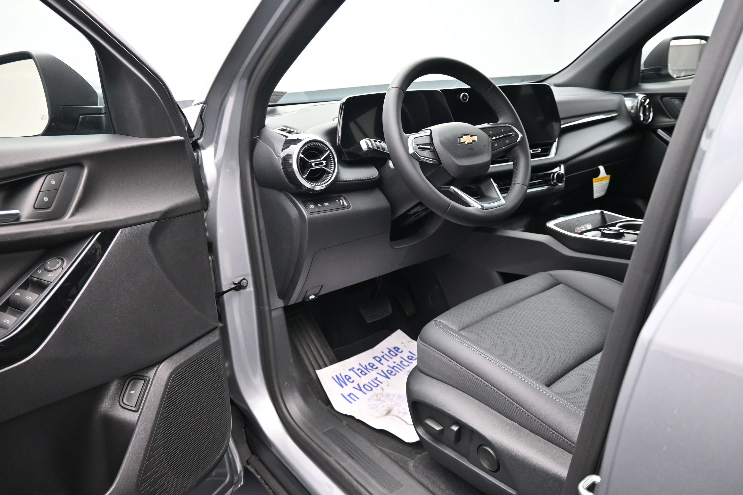 New 2027 Chevrolet Equinox LT w/ Convenience Package II FWD image 10