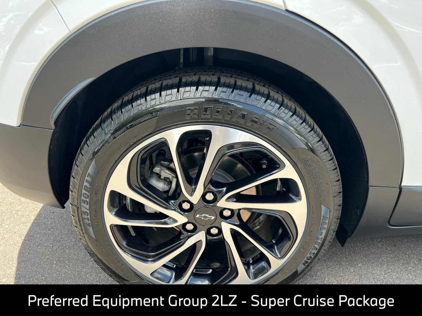 Used 2022 Chevrolet Bolt EUV Premier w/ Super Cruise Package FWD image 13
