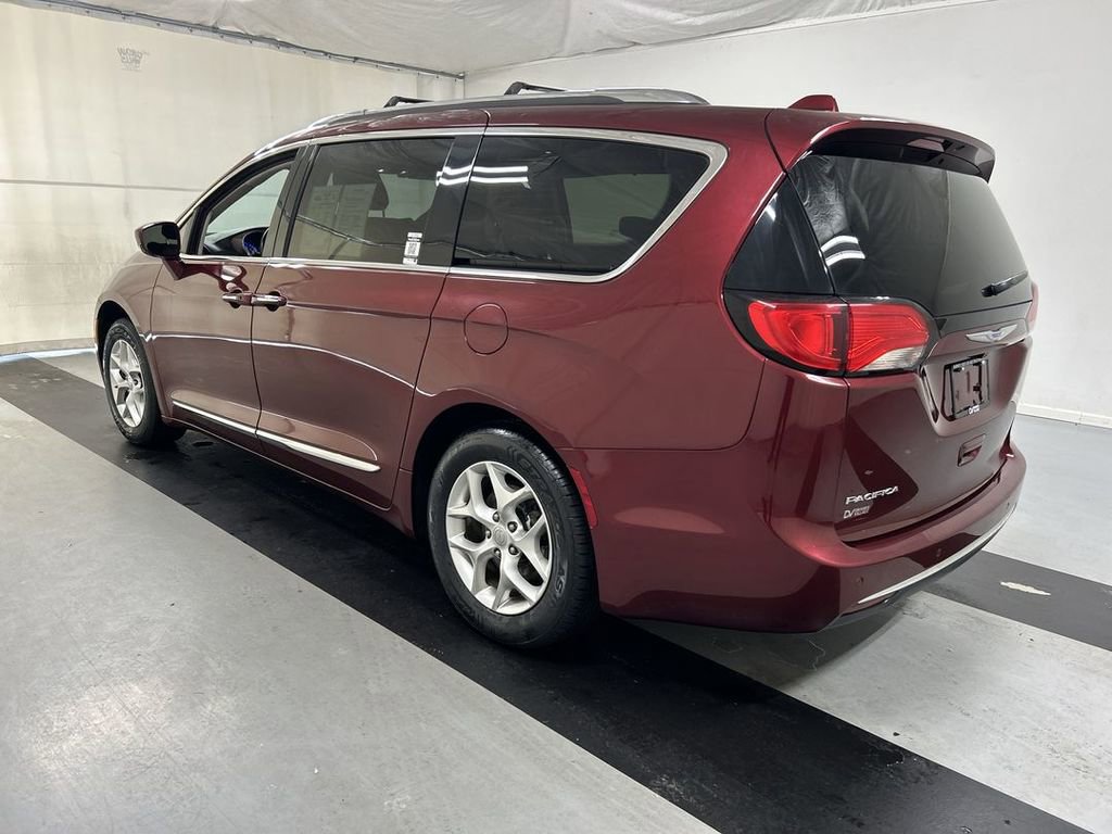 Used 2018 Chrysler Pacifica Touring-L w/ Tire & Wheel Group image 5