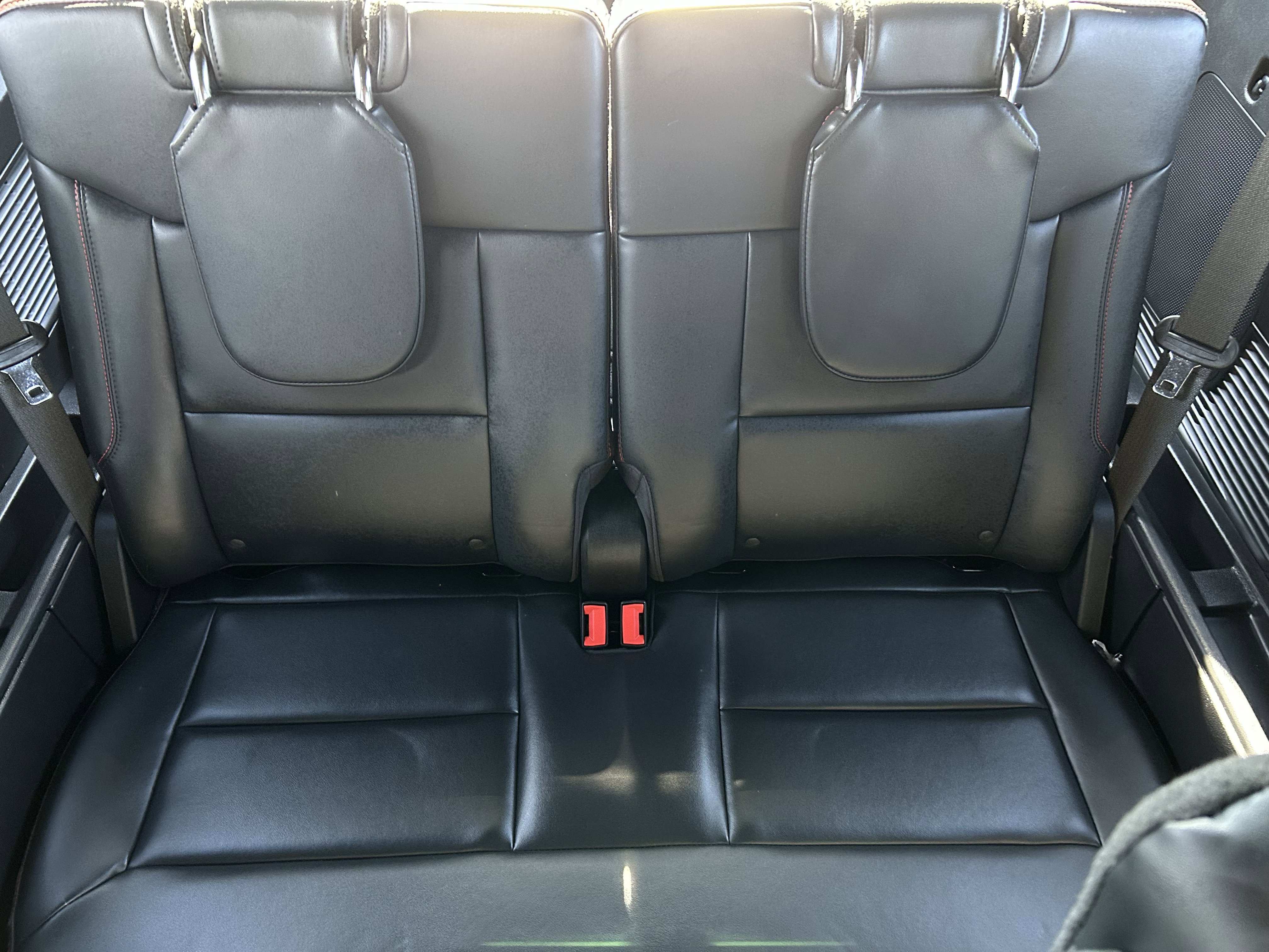 Used 2025 Ford Explorer ST image 17