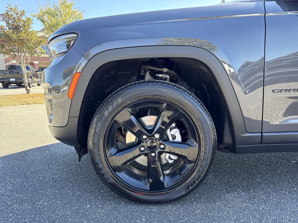New 2025 Jeep Grand Cherokee Altitude image 10