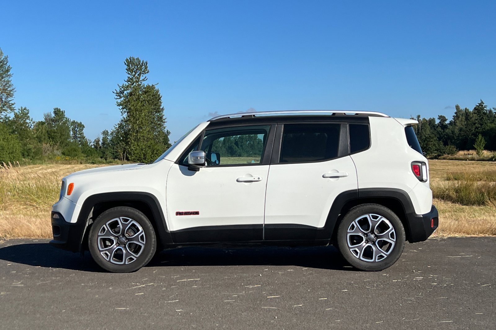 Used 2015 Jeep Renegade Limited image 7