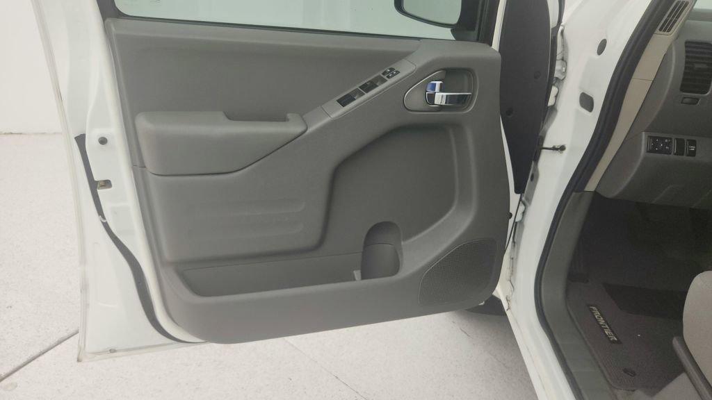 Used 2017 Nissan Frontier SV w/ SV Value Truck Package RWD image 23