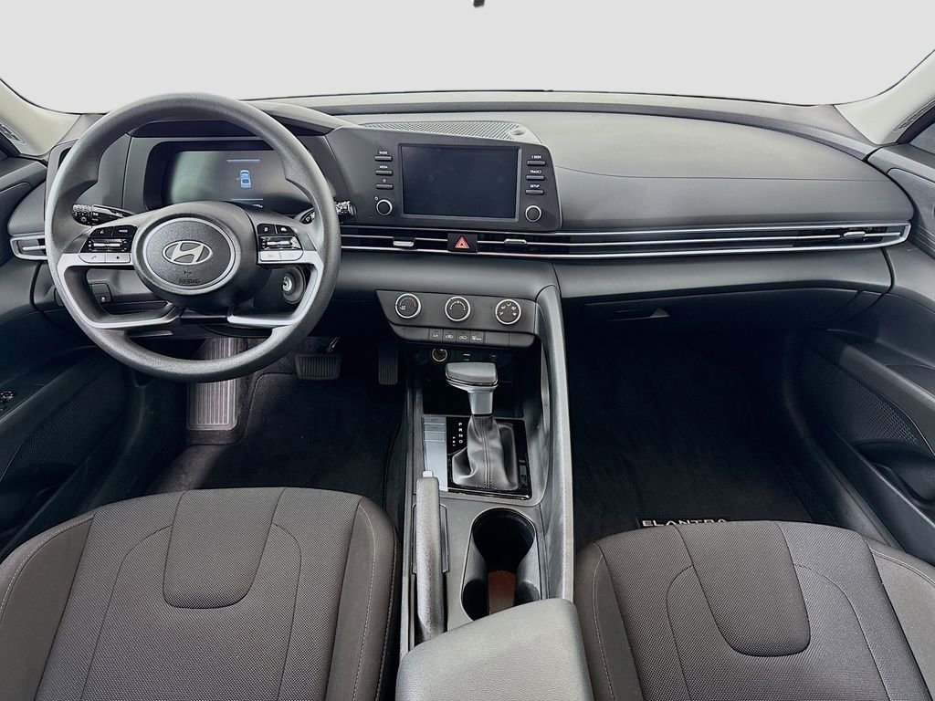 Certified 2025 Hyundai Elantra SE image 36