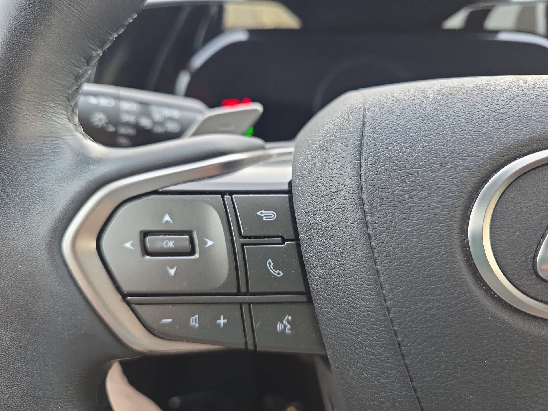 Used 2025 Lexus NX 250 FWD image 17