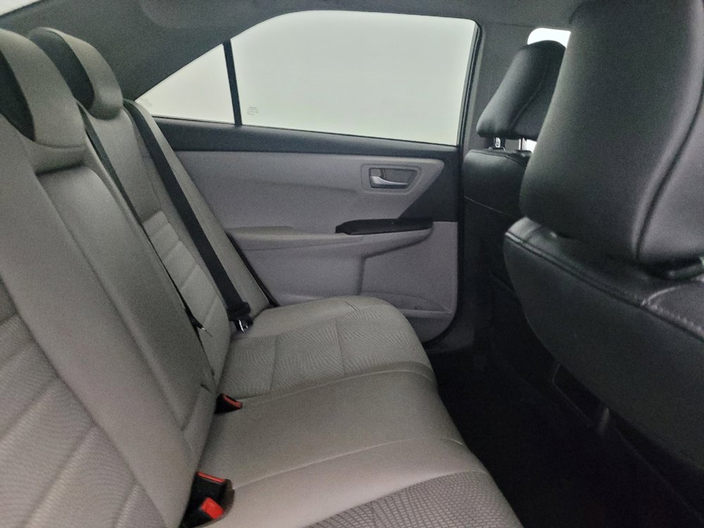 Used 2016 Toyota Camry SE image 19