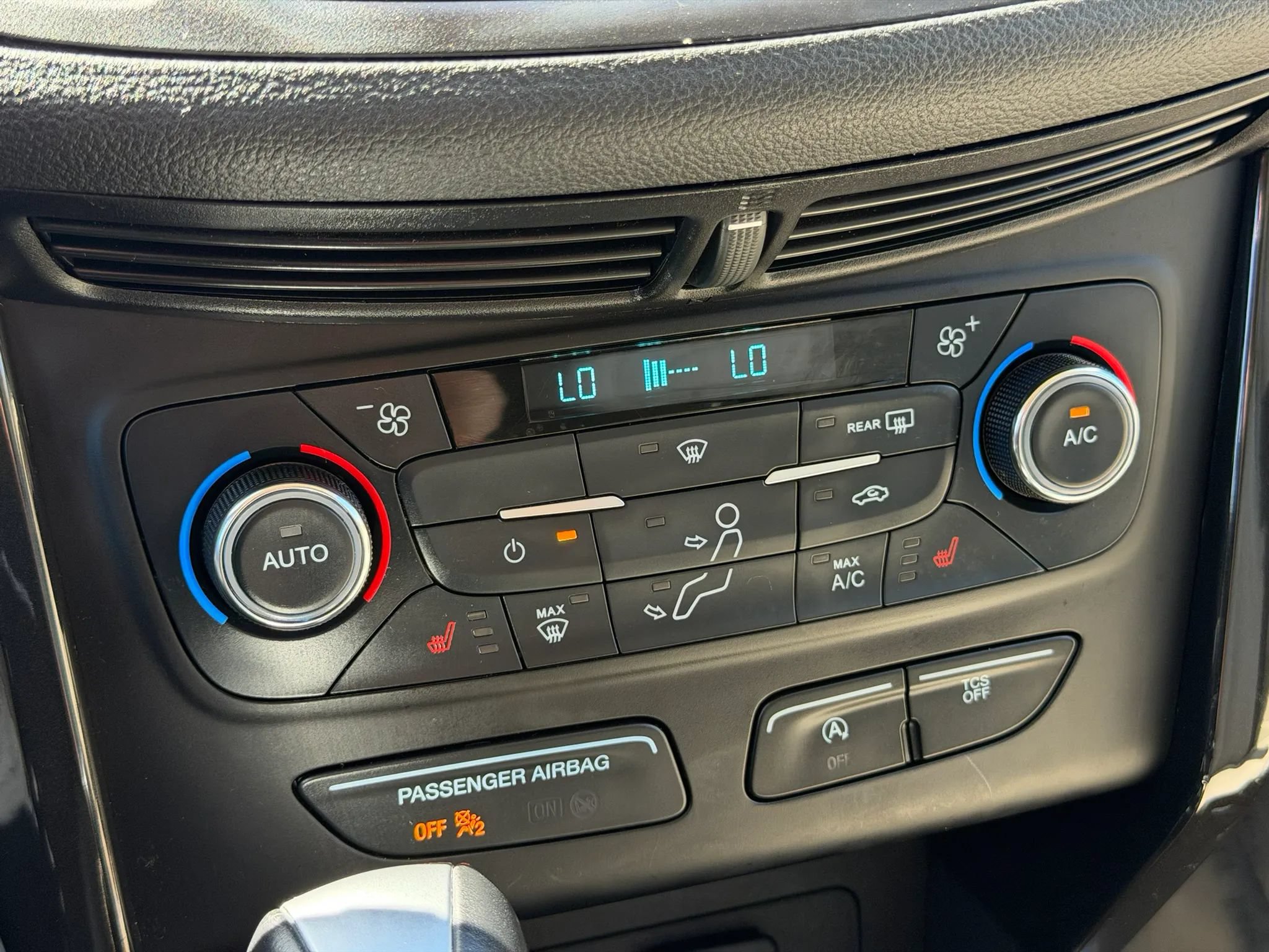 Used 2017 Ford Escape Titanium FWD image 3