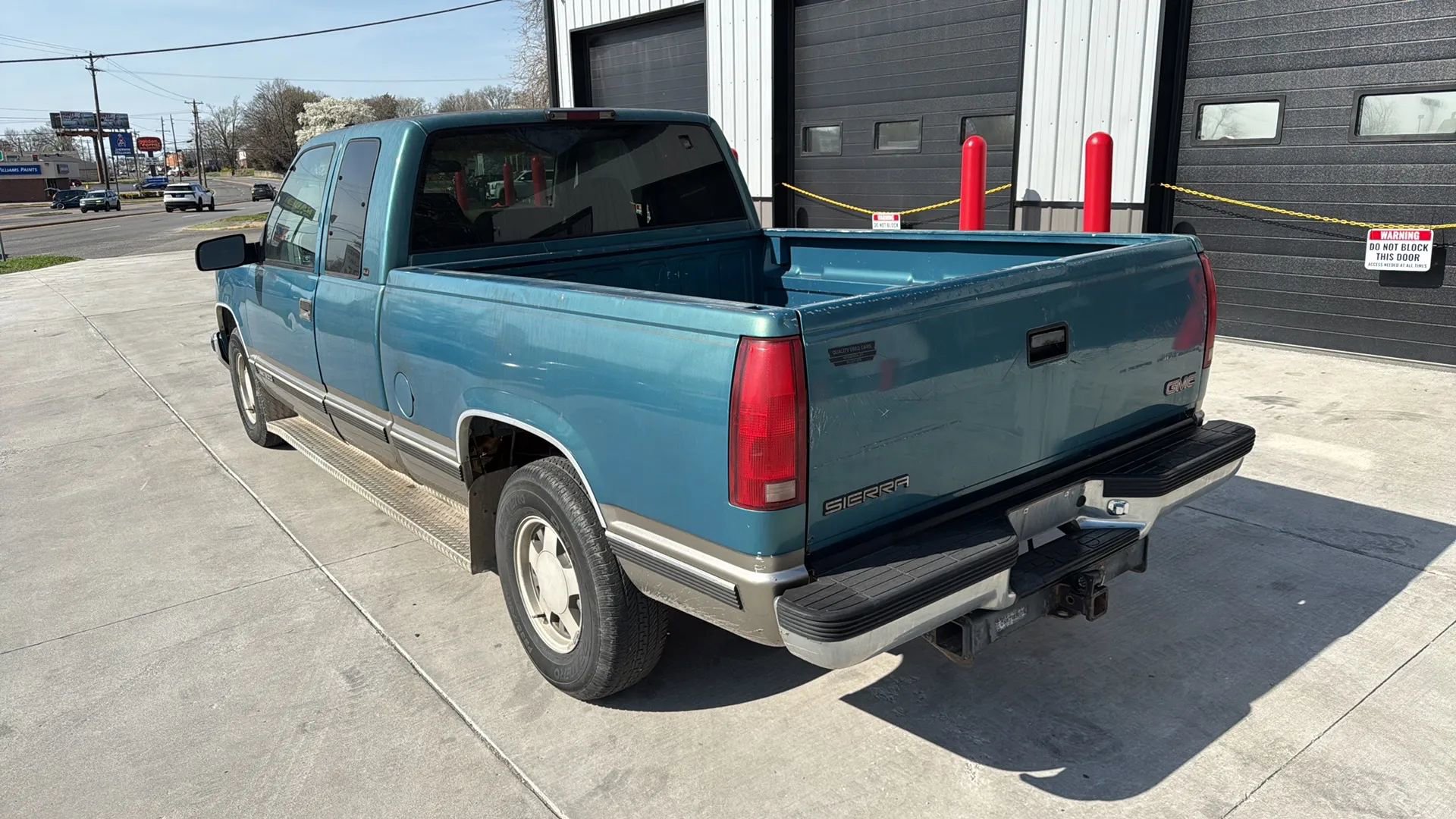 Used 1998 GMC Sierra 1500 2WD Extended Cab w/ Imagemax Pkg image 2