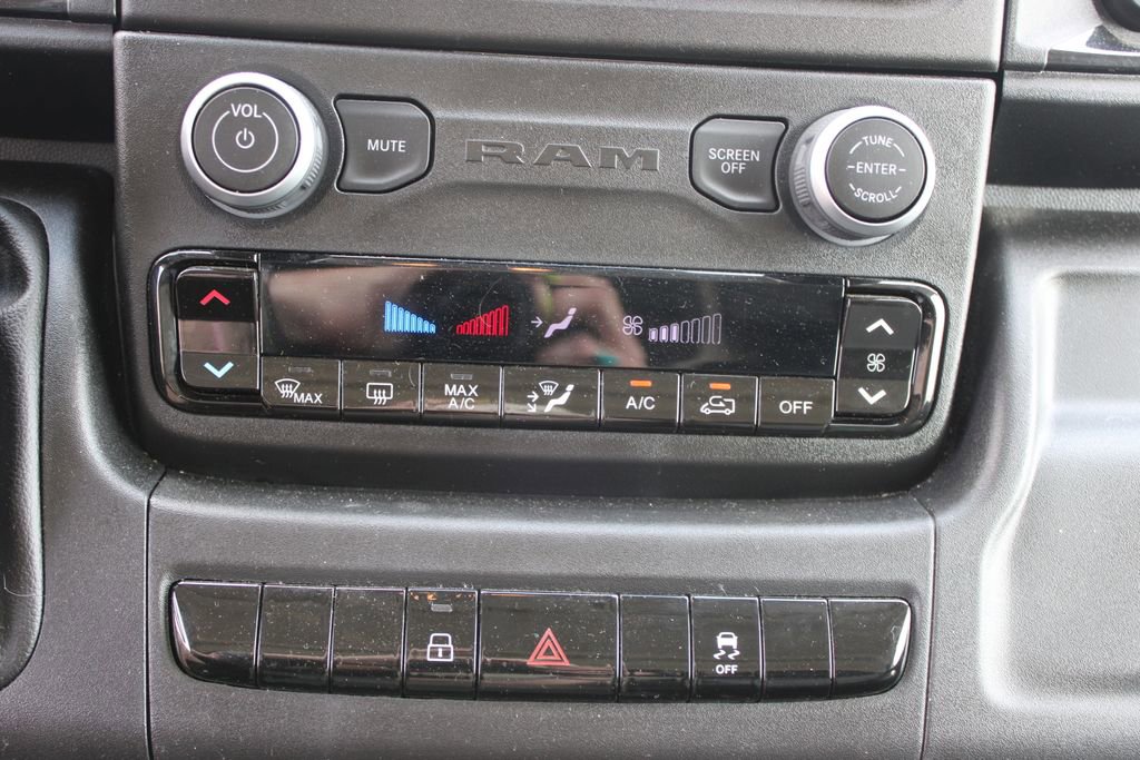 Used 2024 RAM ProMaster 2500 w/ Convenience Group image 24