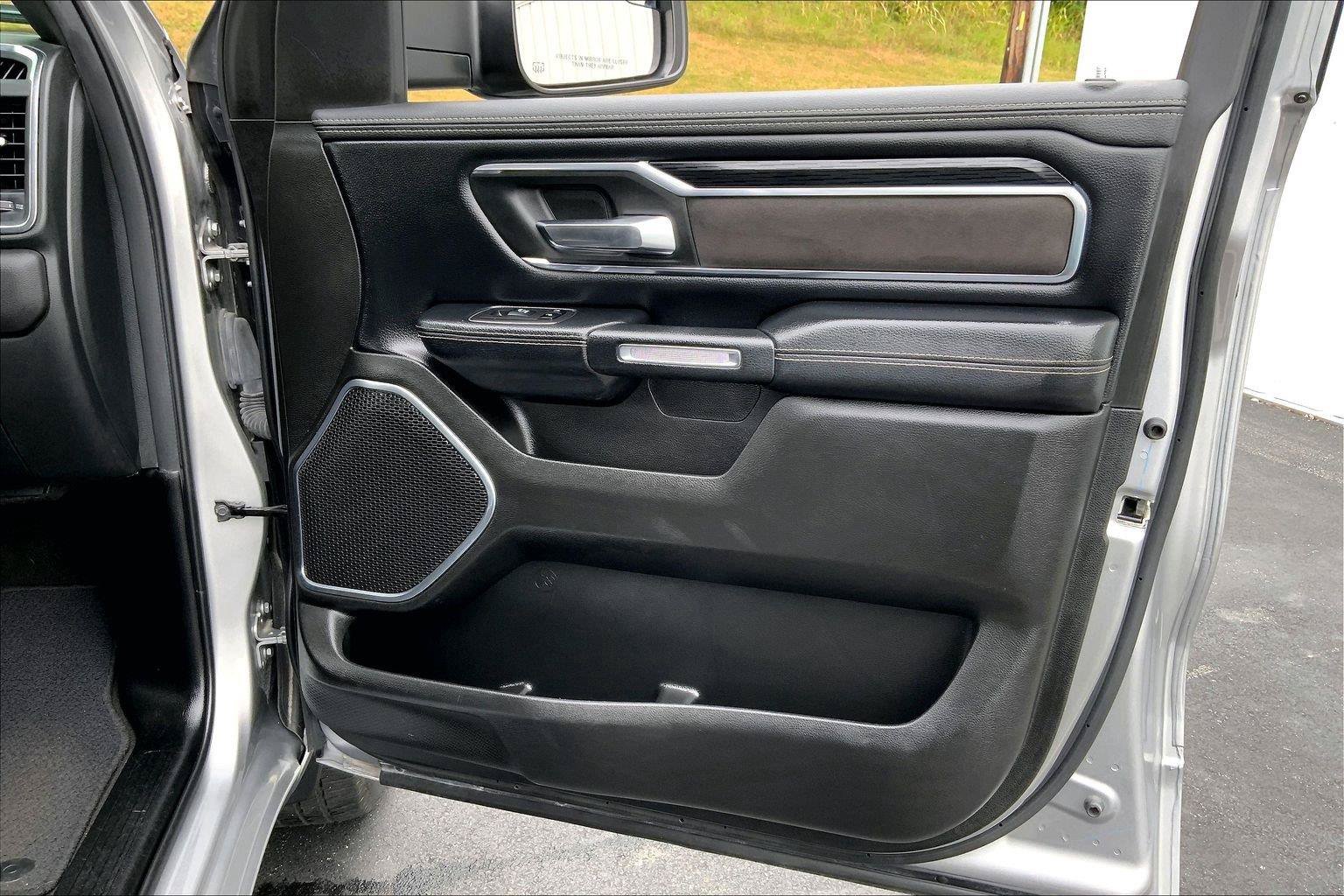 Used 2024 RAM 1500 Laramie AWD/4WD image 22