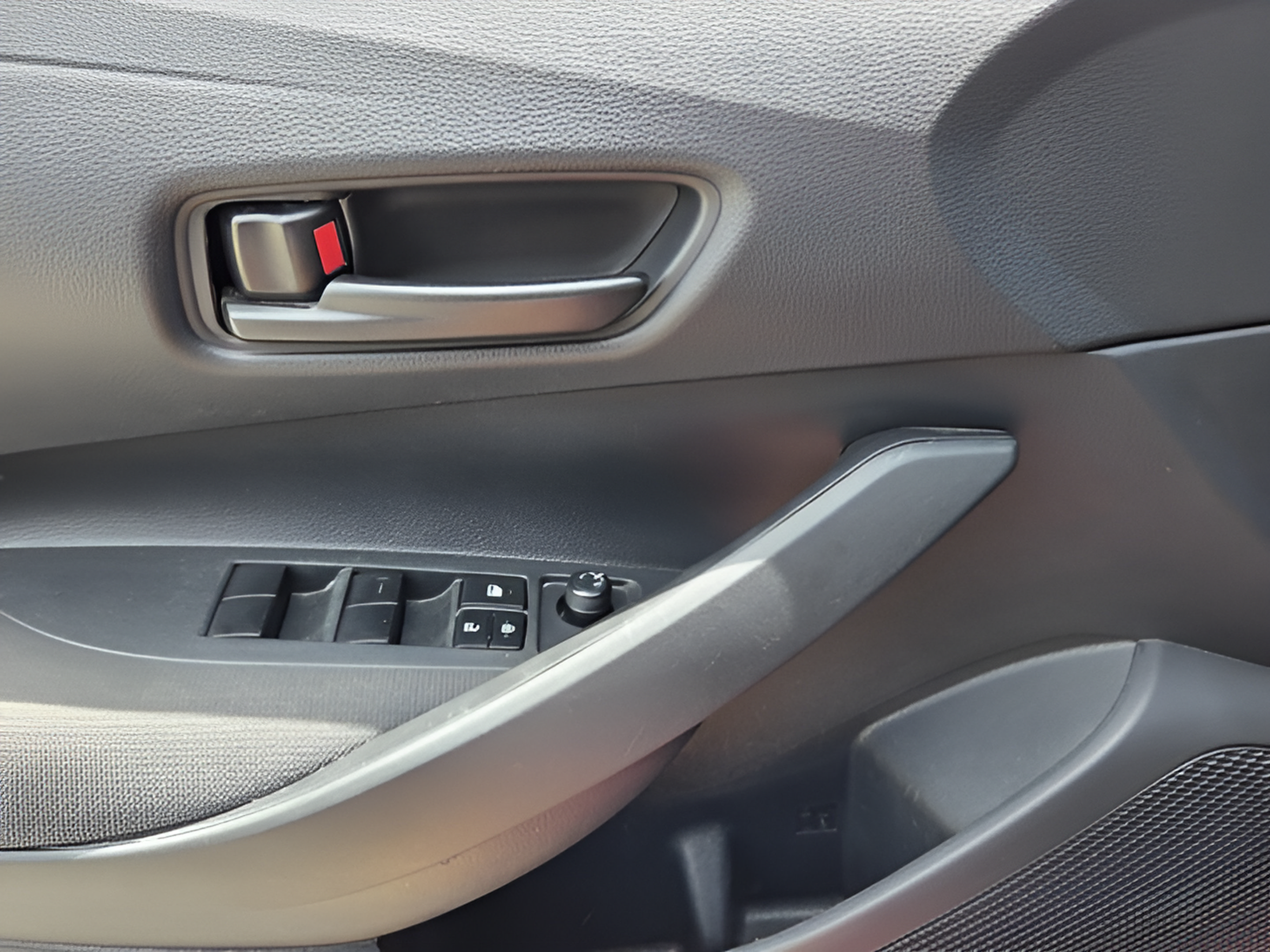 Used 2025 Toyota Corolla LE FWD image 25