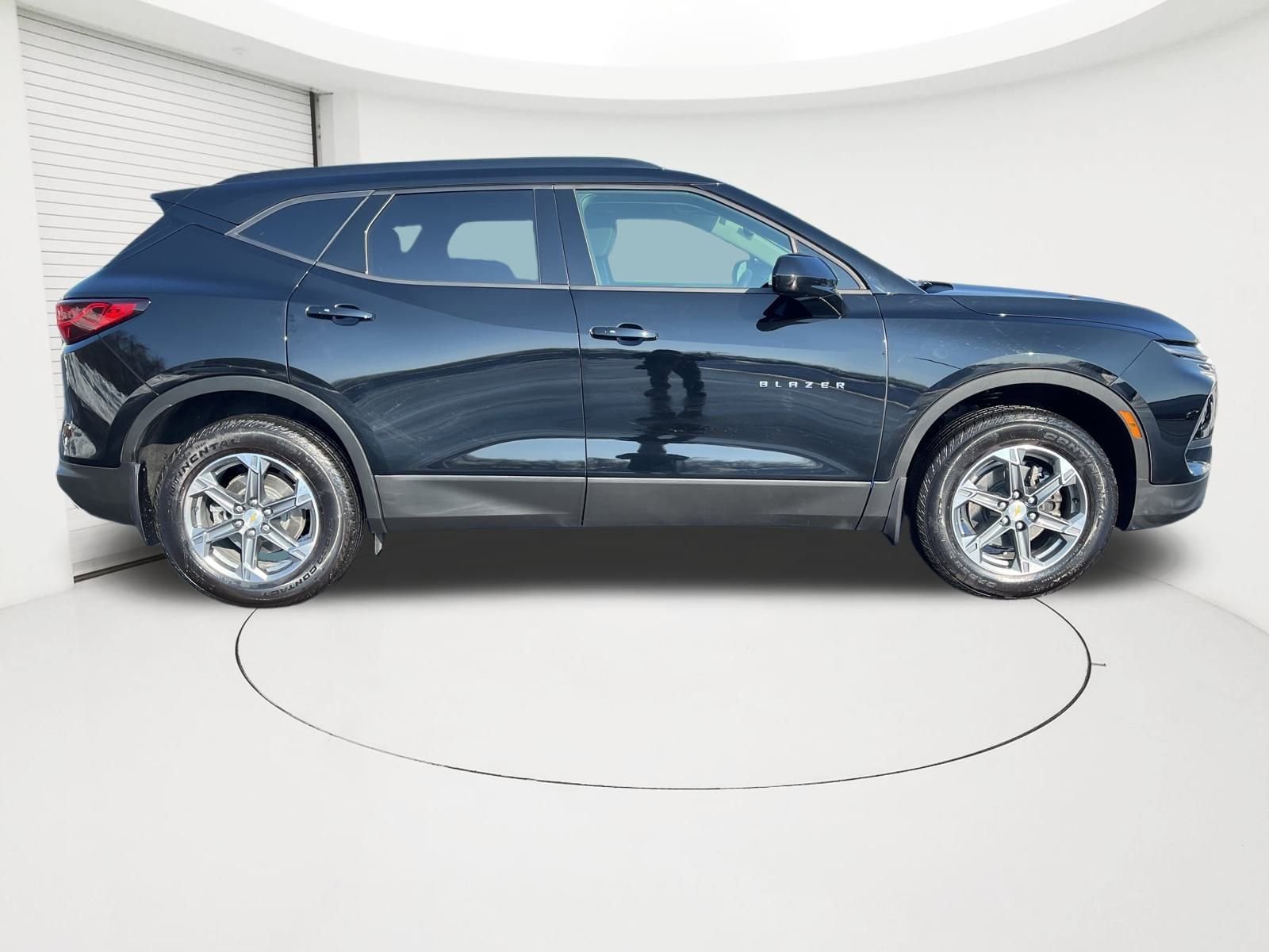 New 2025 Chevrolet Blazer LT w/ Convenience Package AWD/4WD image 10