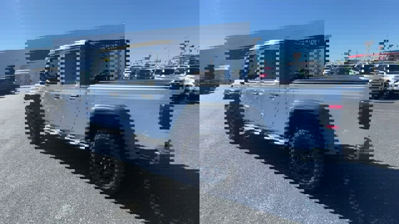 Used 2023 Jeep Gladiator Mojave w/ Cold Weather Group image 7