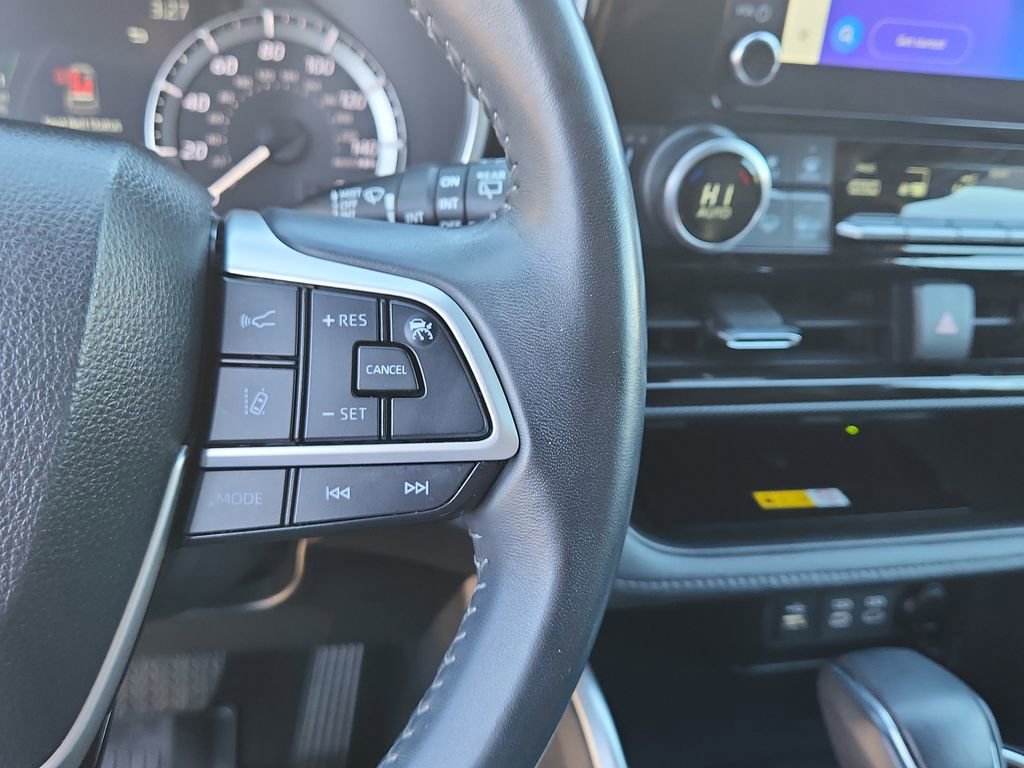 Used 2023 Toyota Highlander XSE image 22