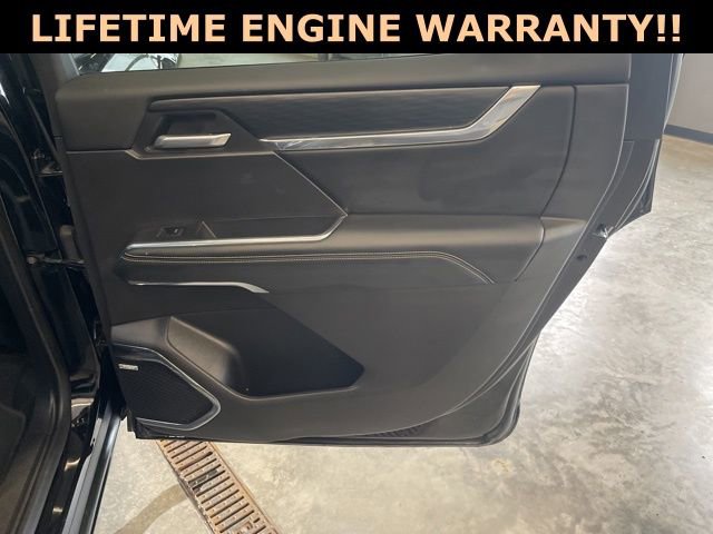 Used 2025 GMC Acadia Elevation image 36