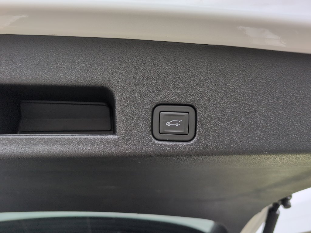 Used 2025 GMC Acadia Elevation image 5