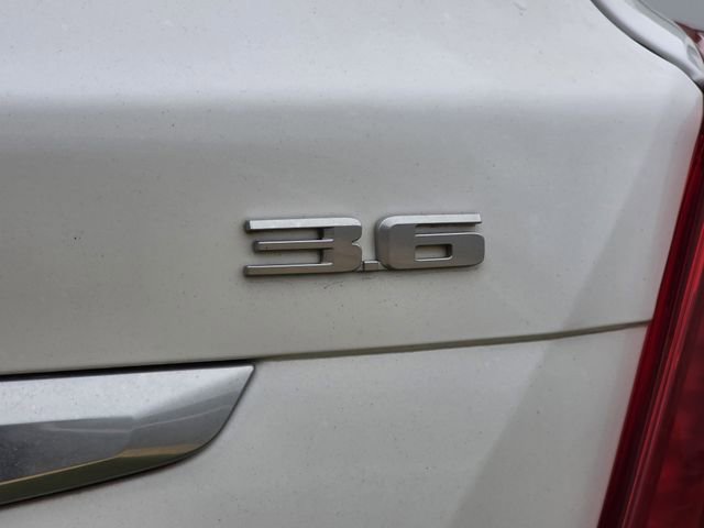 Used 2017 Cadillac XT5 Luxury w/ Driver Awareness Package FWD image 4