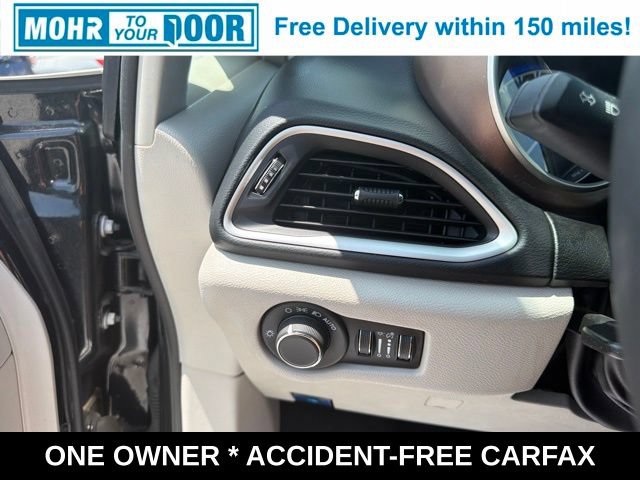Used 2023 Chrysler Voyager LX FWD image 16