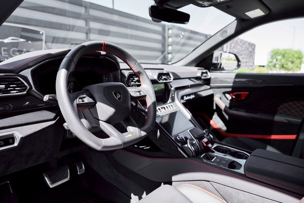 Used 2024 Lamborghini Urus Performante image 2