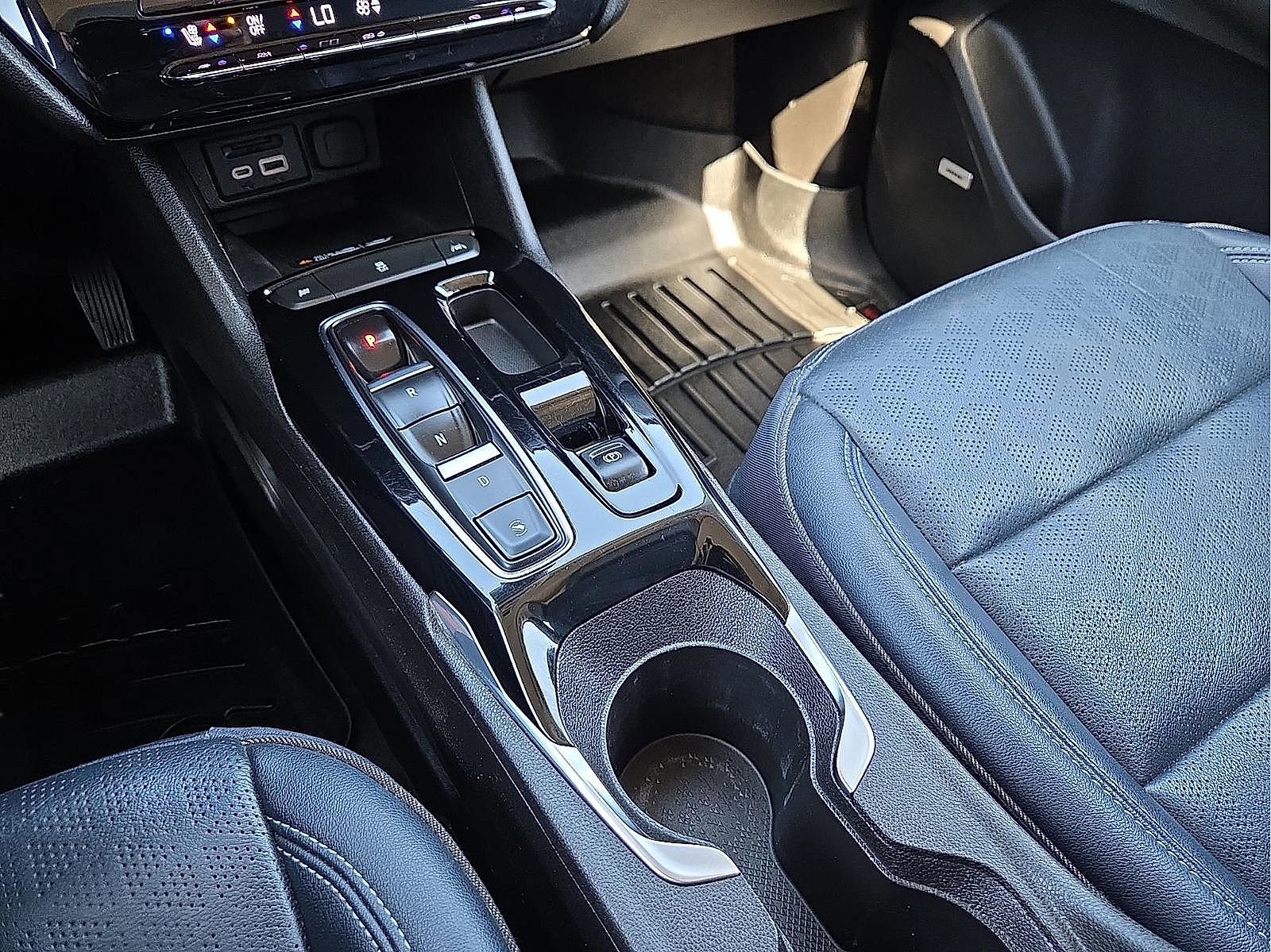 Used 2022 Chevrolet Bolt EUV Premier w/ Sun & Sound Package FWD image 25