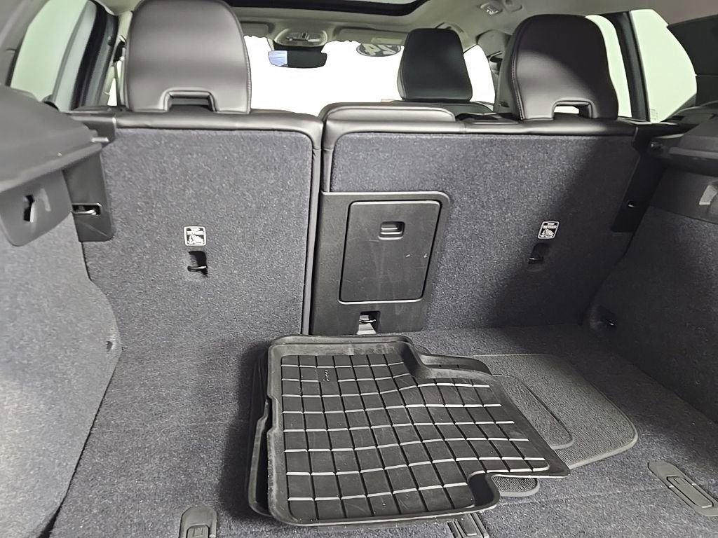 Certified 2024 Volvo XC40 B5 Ultimate w/ Climate Package image 12