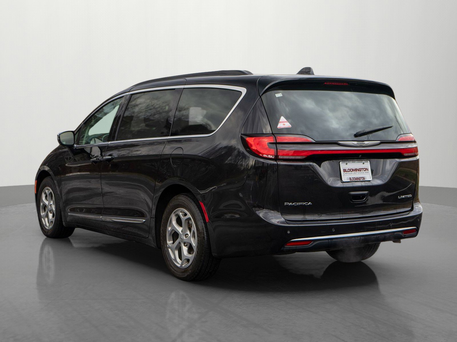 Used 2023 Chrysler Pacifica Limited image 5