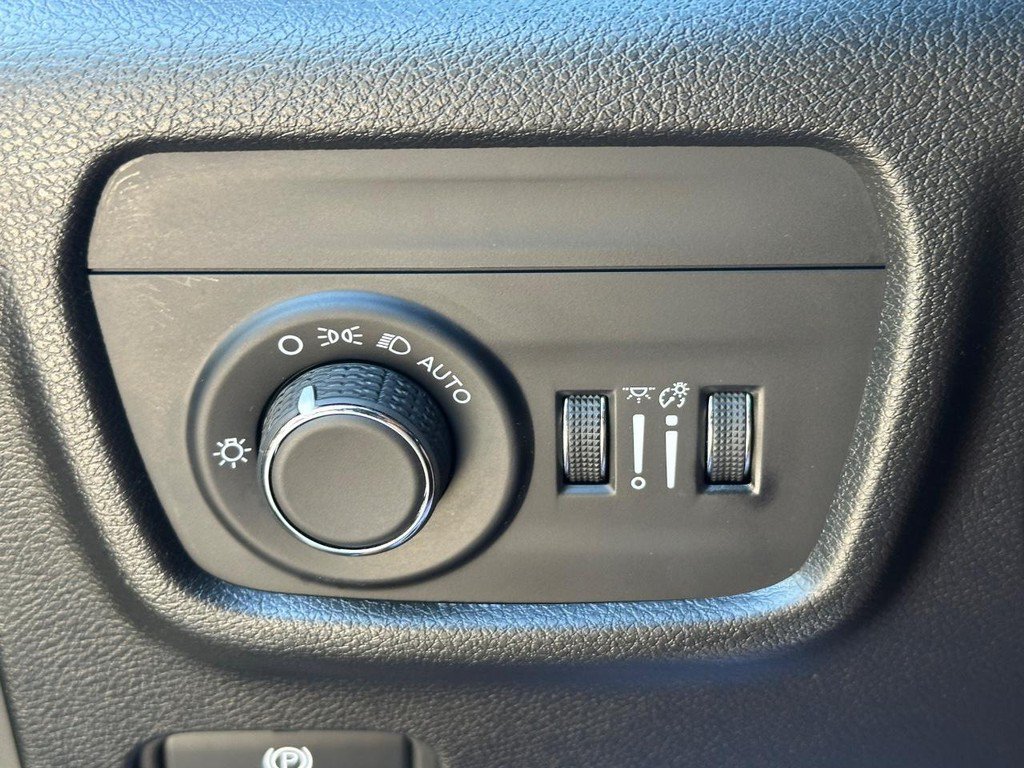Used 2024 Jeep Grand Cherokee L Altitude AWD/4WD image 30