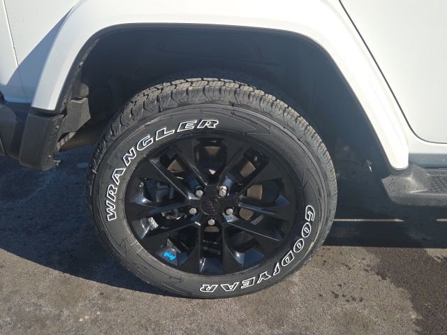 Used 2023 Jeep Wrangler Unlimited Sahara w/ Cold Weather Group image 7