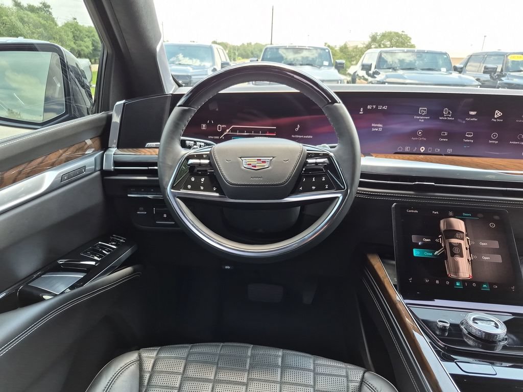 Used 2025 Cadillac Escalade ESV Sport Platinum w/ LPO, ONYX Package AWD/4WD image 34