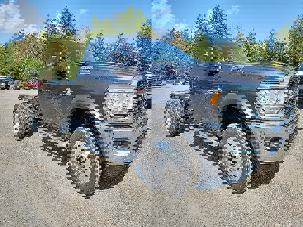 New 2024 RAM 5500 Tradesman image 3