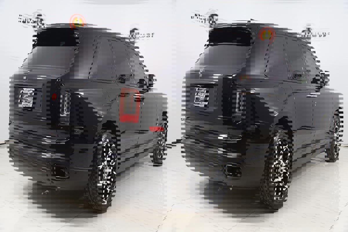 Used 2024 Rolls-Royce Cullinan Black Badge image 3