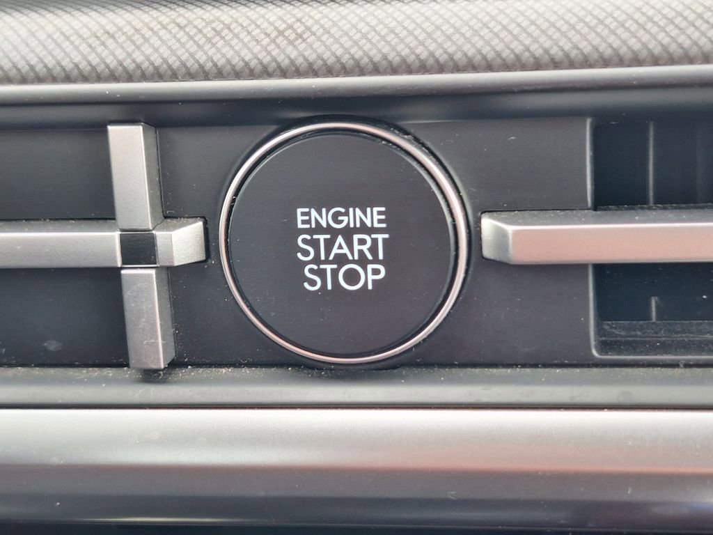 Certified 2025 Hyundai Santa Fe SEL image 26