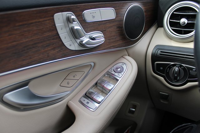 Used 2022 Mercedes-Benz GLC 300 4MATIC image 24