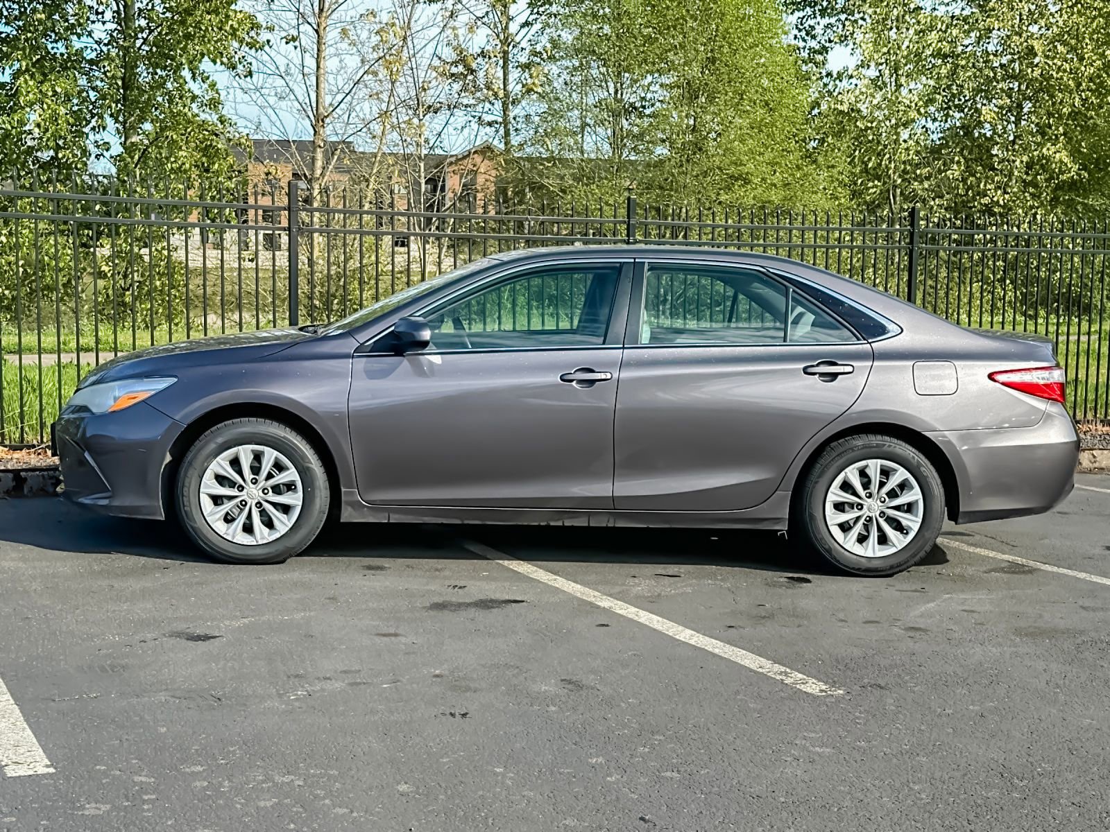 Used 2016 Toyota Camry LE image 6