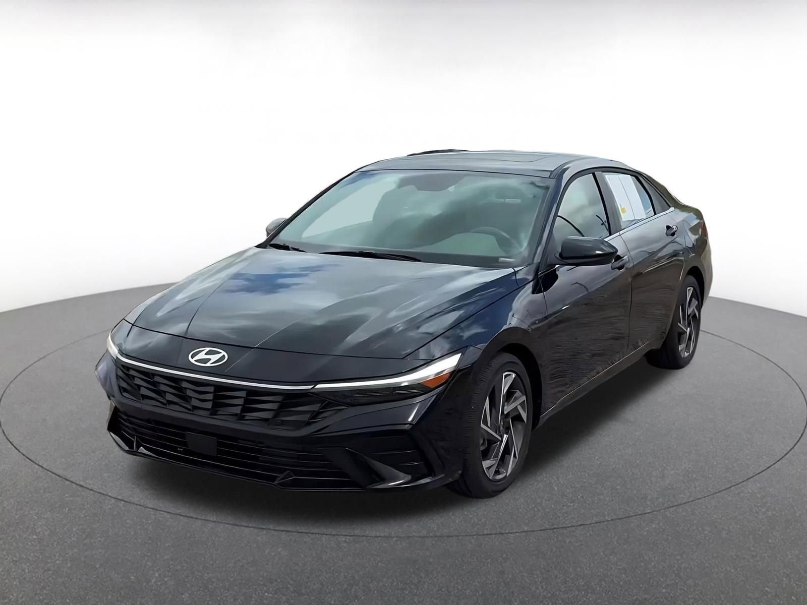 Used 2025 Hyundai Elantra SEL FWD image 5