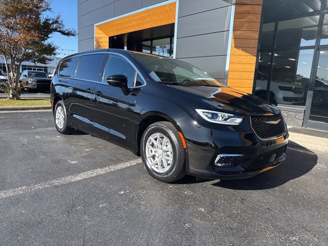 New 2026 Chrysler Pacifica Select image 1