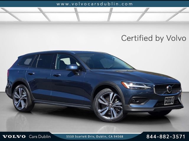 Certified 2025 Volvo V60 B5 Cross Country Plus image 1