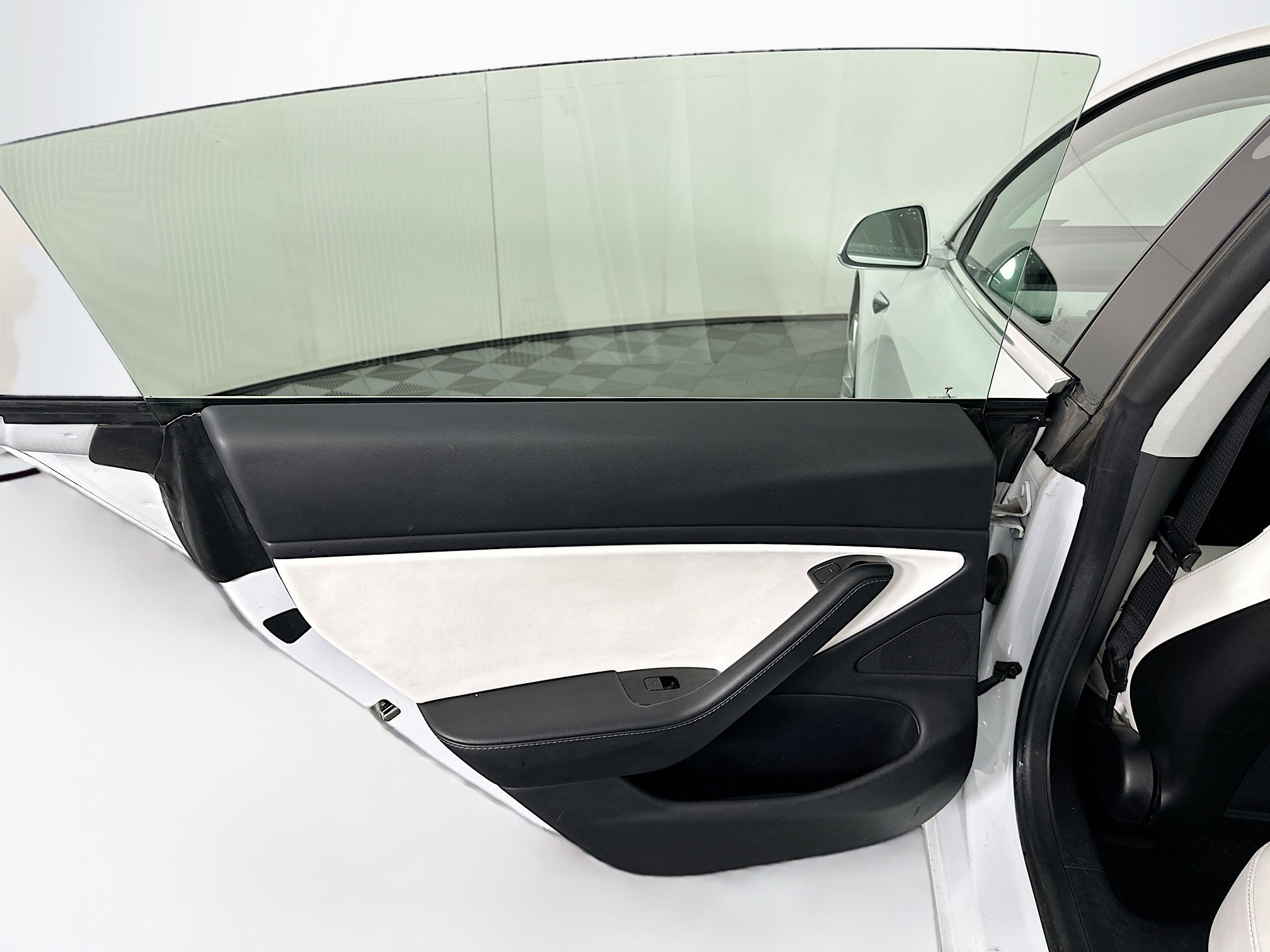 Used 2020 Tesla Model 3 Standard Range Plus image 24