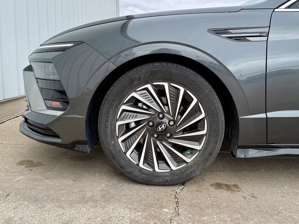 Used 2024 Hyundai Sonata Limited FWD image 41