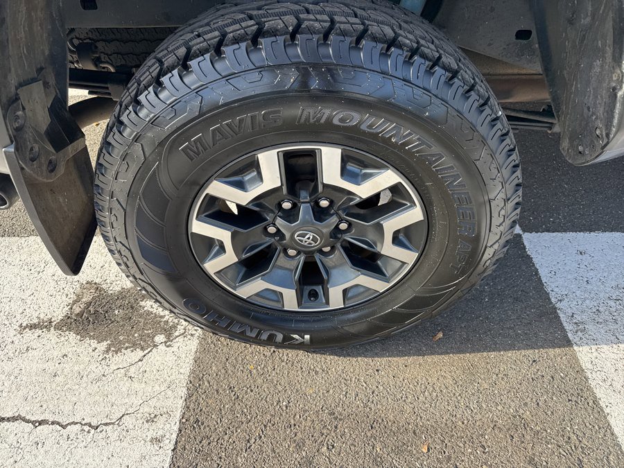 Used 2022 Toyota Tacoma TRD Off-Road image 17
