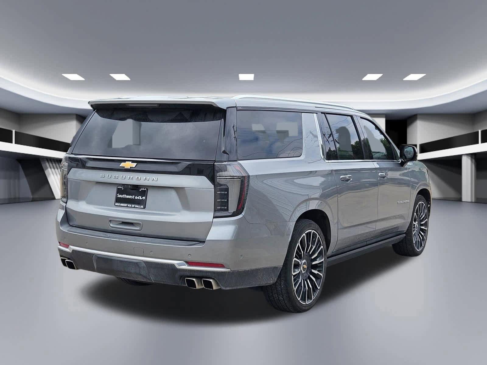 Used 2025 Chevrolet Suburban High Country AWD/4WD image 5