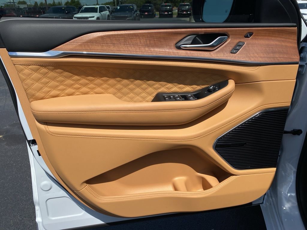 New 2026 Jeep Grand Cherokee Summit AWD/4WD image 9