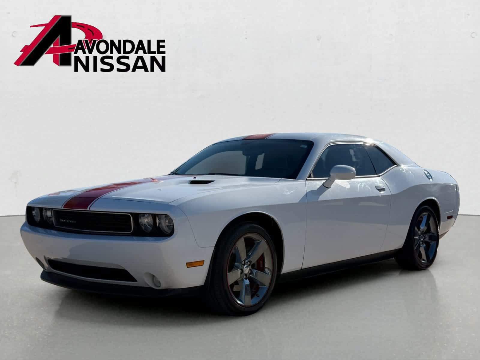 Used 2014 Dodge Challenger SXT RWD image 2