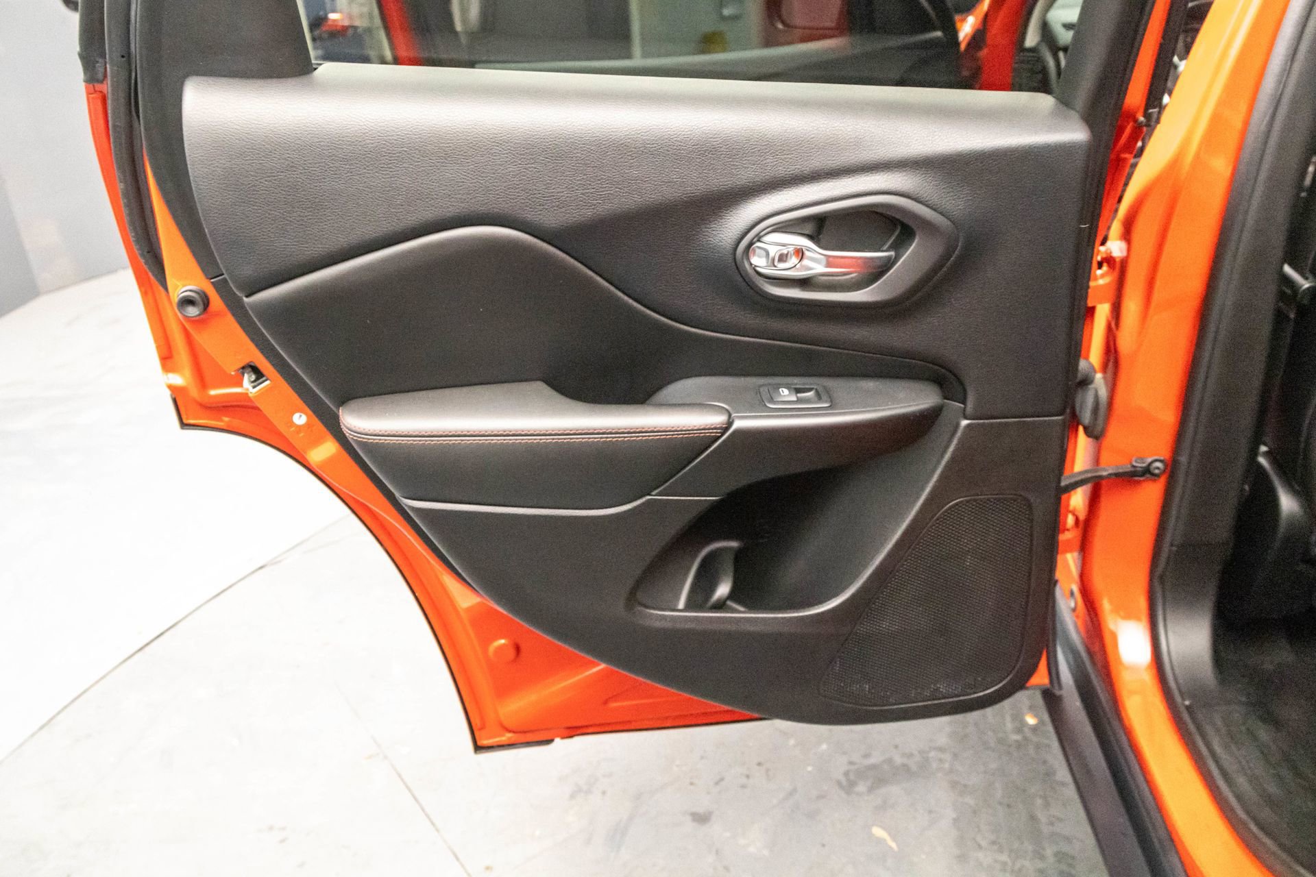 Used 2019 Jeep Cherokee Trailhawk image 33