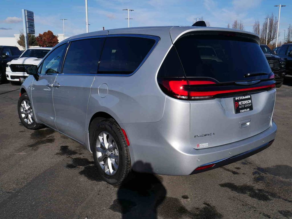 New 2026 Chrysler Pacifica Select image 17