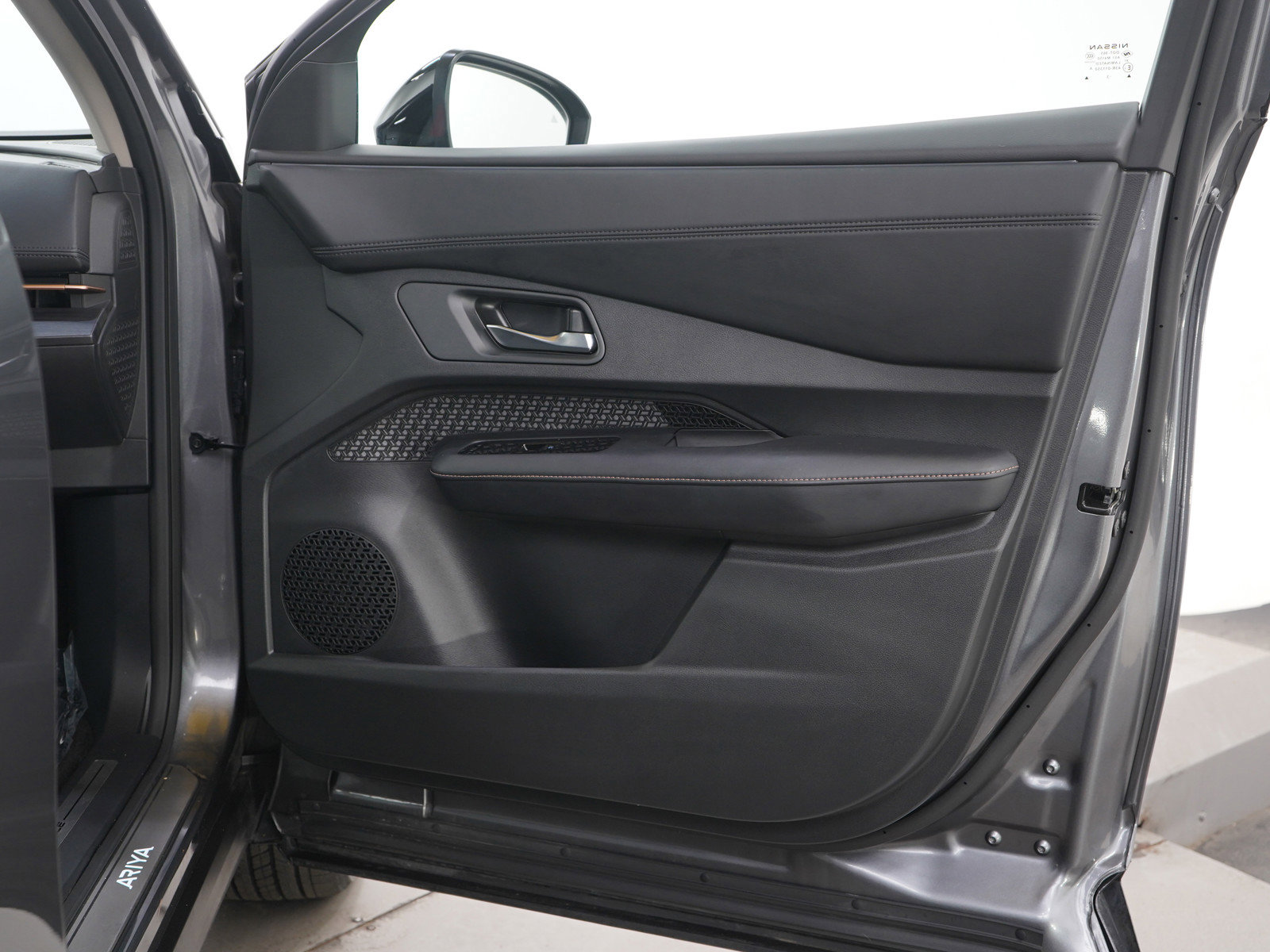 Used 2023 Nissan Ariya AWD image 10