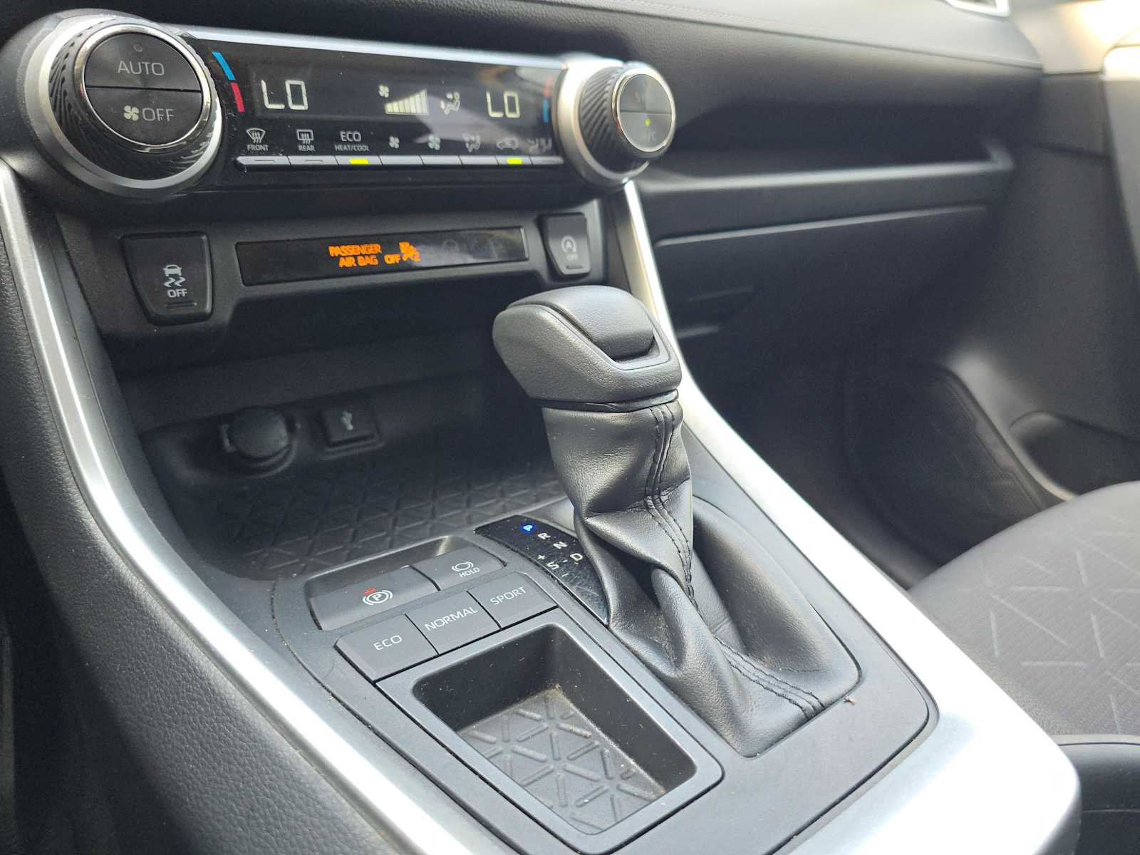 Certified 2020 Toyota RAV4 XLE w/ Carpet Mat Package FWD image 35