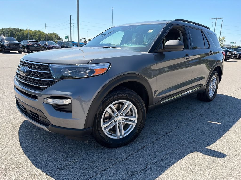 Used 2023 Ford Explorer XLT w/ Equipment Group 202A AWD/4WD image 3
