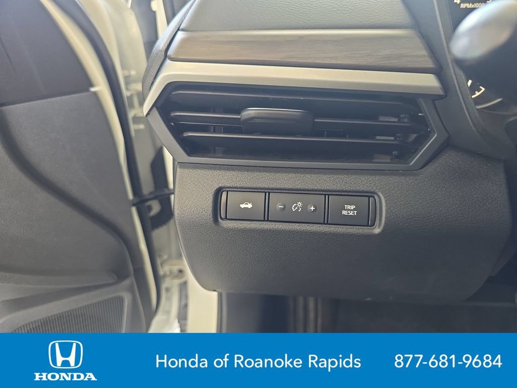 Used 2025 Nissan Altima 2.5 SV FWD image 29